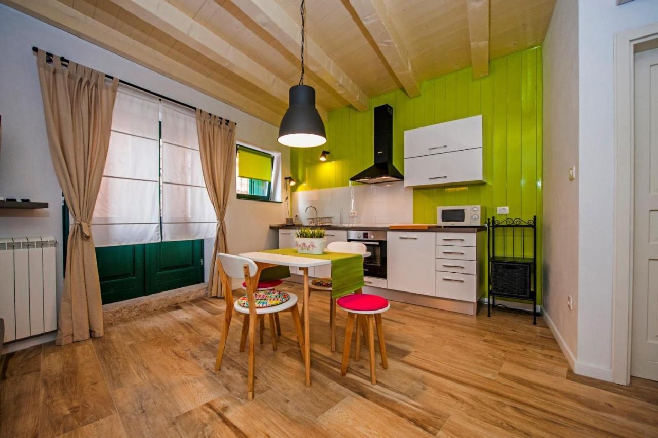 Apartments Tizi Rovigno Esterno foto